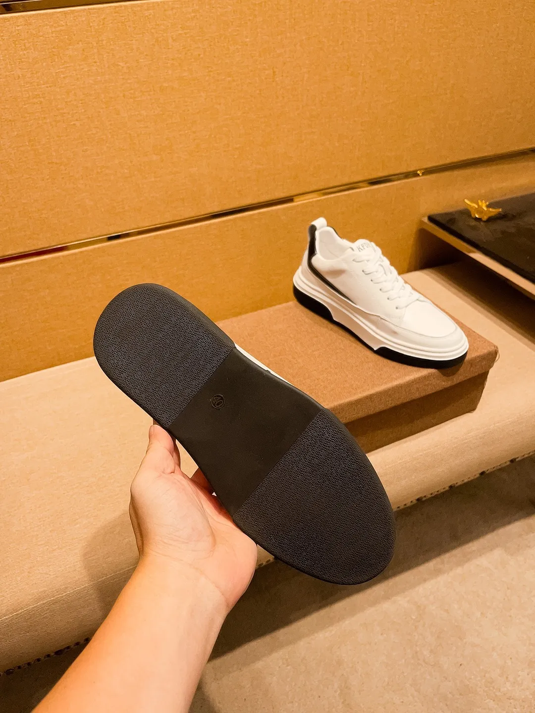 Men's shoes 💰 420💰【BV】🔥 High-end men's shoes brand official website 1:1 latest masterpiece: the upper is made of Italian imported first-layer cowhide with a comfortable and breathable lining➕original non-slip and wear-resistant outsole🔥, making walking more convenient and comfortable! An exclusive new model, a stunning work, a beautiful 1:1 replica [color] compared to the official quality! Create a fashionable personality to set off your uniqueness! A must-have for trendy men! Classic🔥Size: 38-44 Color: 🔥Multiple colors available🔥.